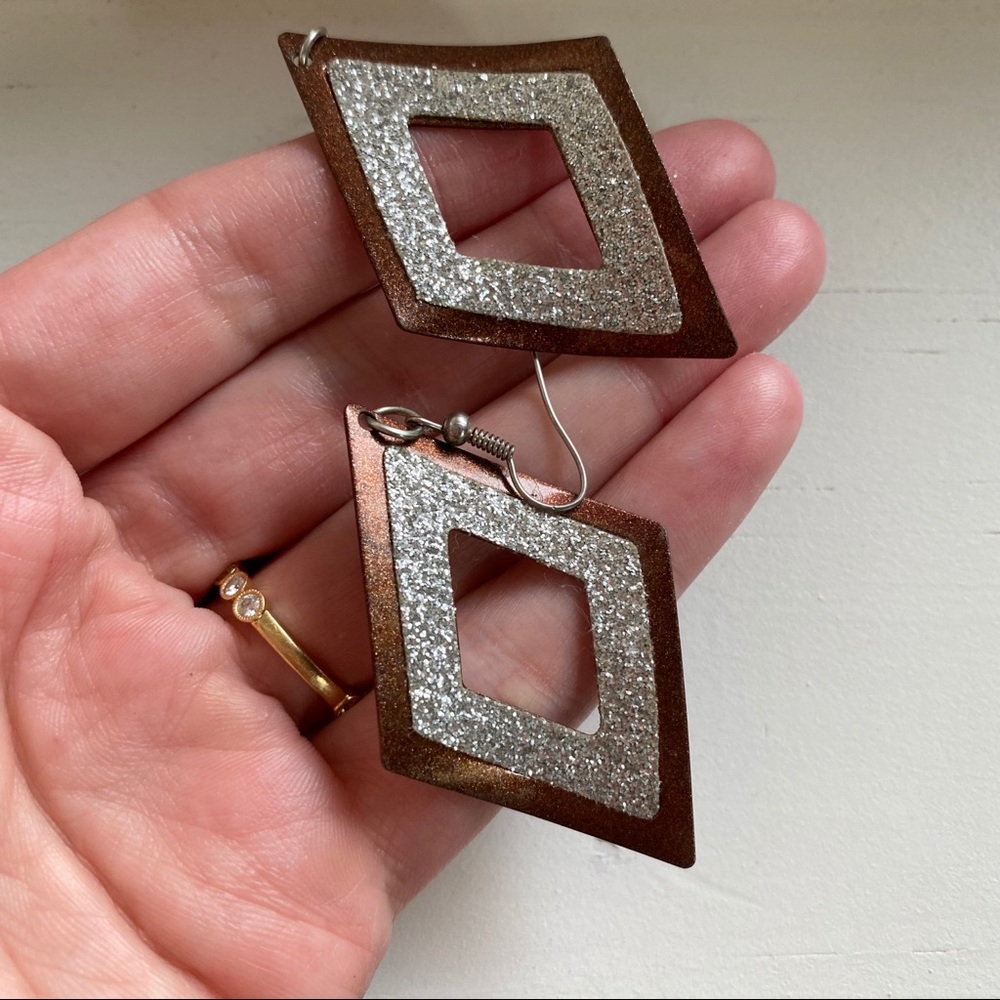 Vintage metallic geometric diamond drop earrings - Picture 6 of 7